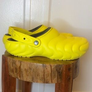 CROCS Vibrant Yellow Men's Slippers